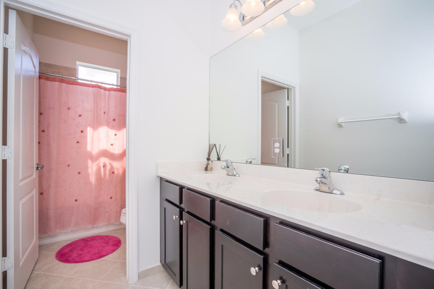 131 Rudder Cay Way Jupiter, FL 33458 - Photo 16 of 38 Upstairs Guest Bathroom