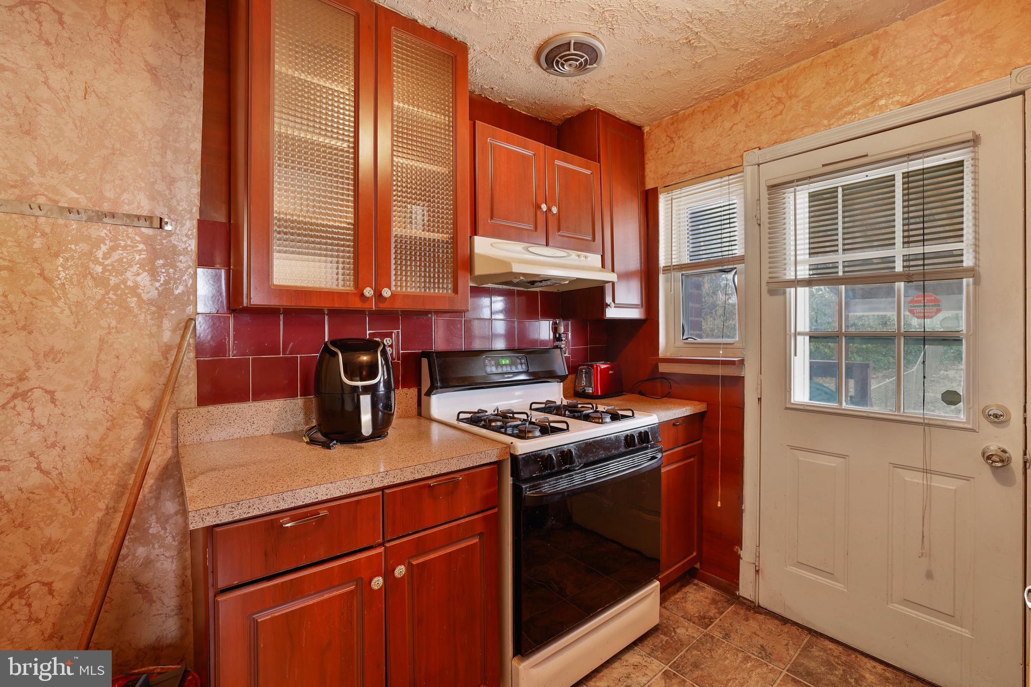 12037 Claridge Road Silver Spring, MD 20902 - Photo 7 of 22