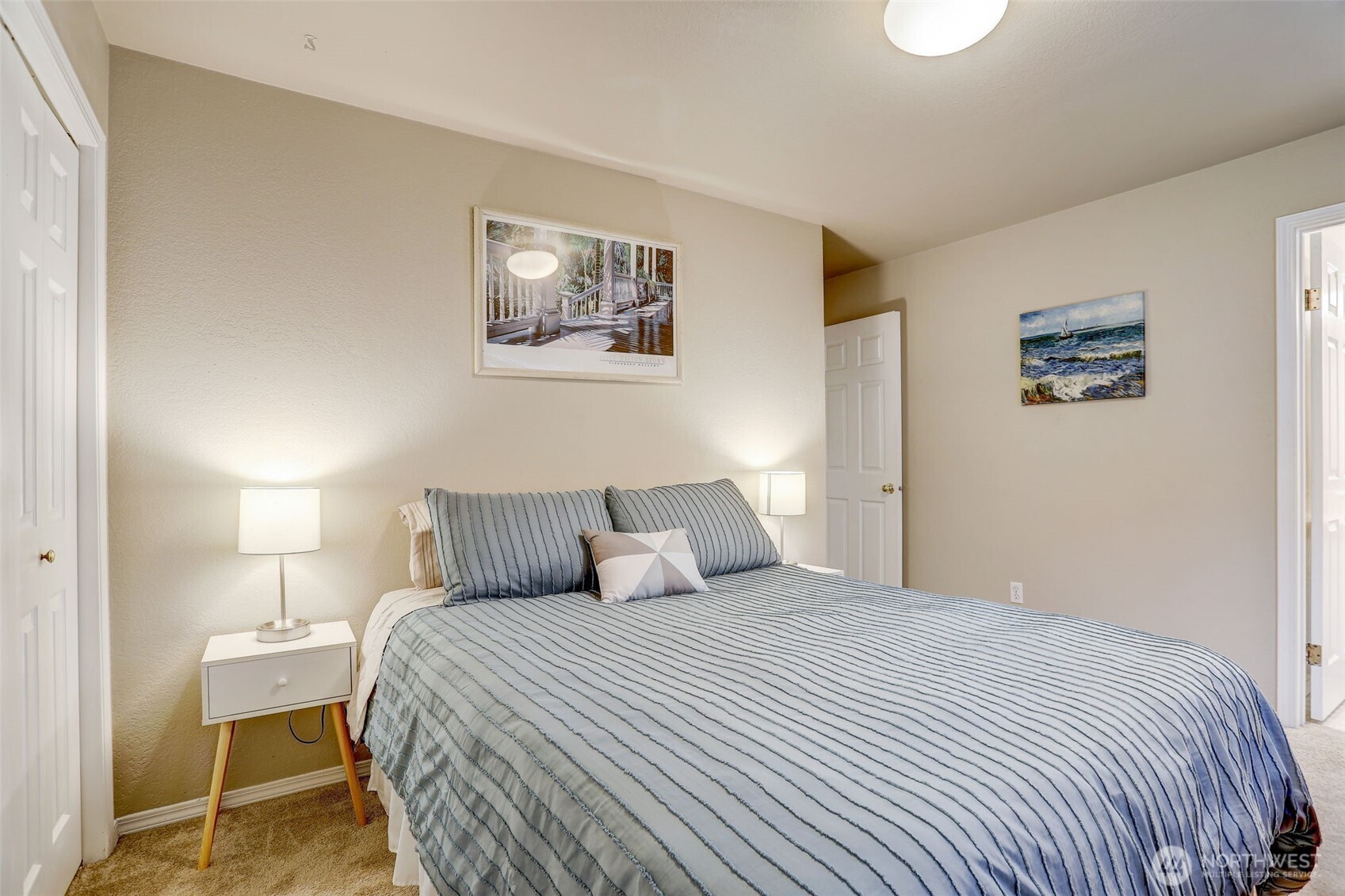 403 East Thomas Street, Unit 19 Seattle, WA 98102 - Photo 12 of 24 a bedroom with a bed and a desk