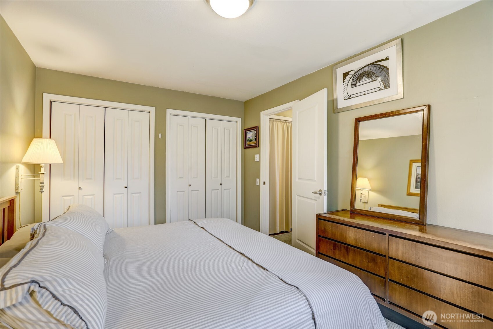 403 East Thomas Street, Unit 19 Seattle, WA 98102 - Photo 17 of 24 a bedroom with a bed and a large mirror on the dresser