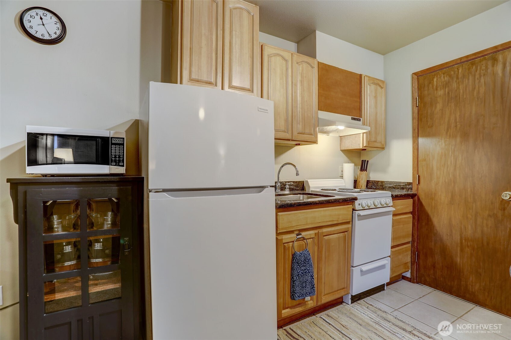 403 East Thomas Street, Unit 19 Seattle, WA 98102 - Photo 22 of 24 a kitchen with stainless steel appliances a refrigerator and a stove