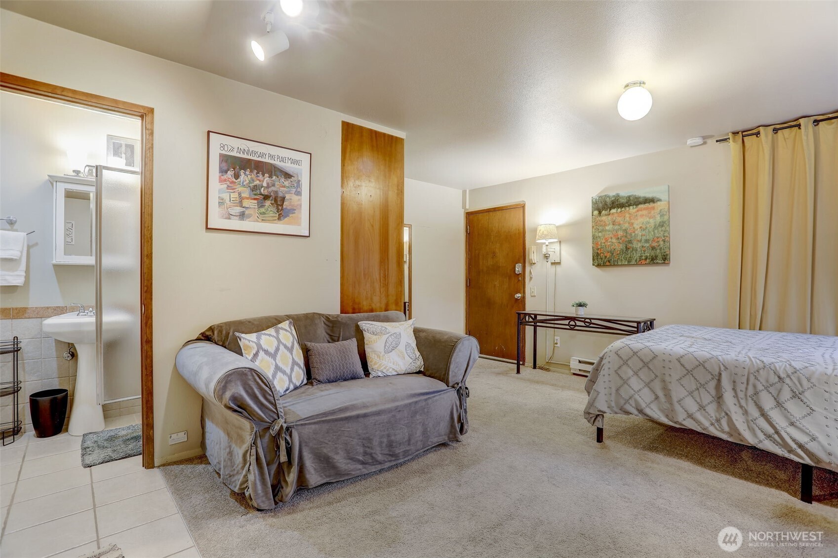 403 East Thomas Street, Unit 19 Seattle, WA 98102 - Photo 24 of 24 a bedroom with a bed and couch