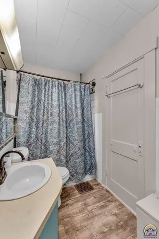 $139,900 | 1830 Southwest Willow Avenue, Topeka, KS 66606