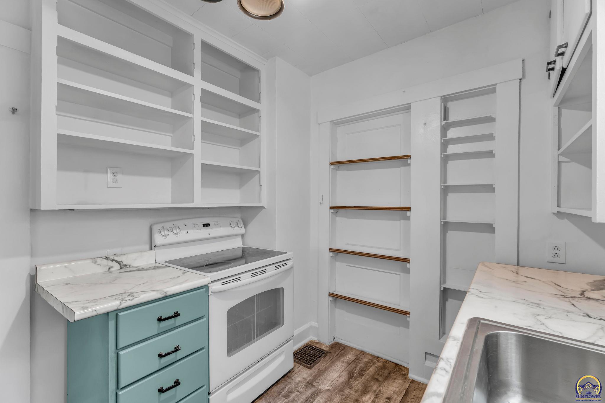 1830 Southwest Willow Avenue Topeka, KS 66606 - Photo 17 of 34