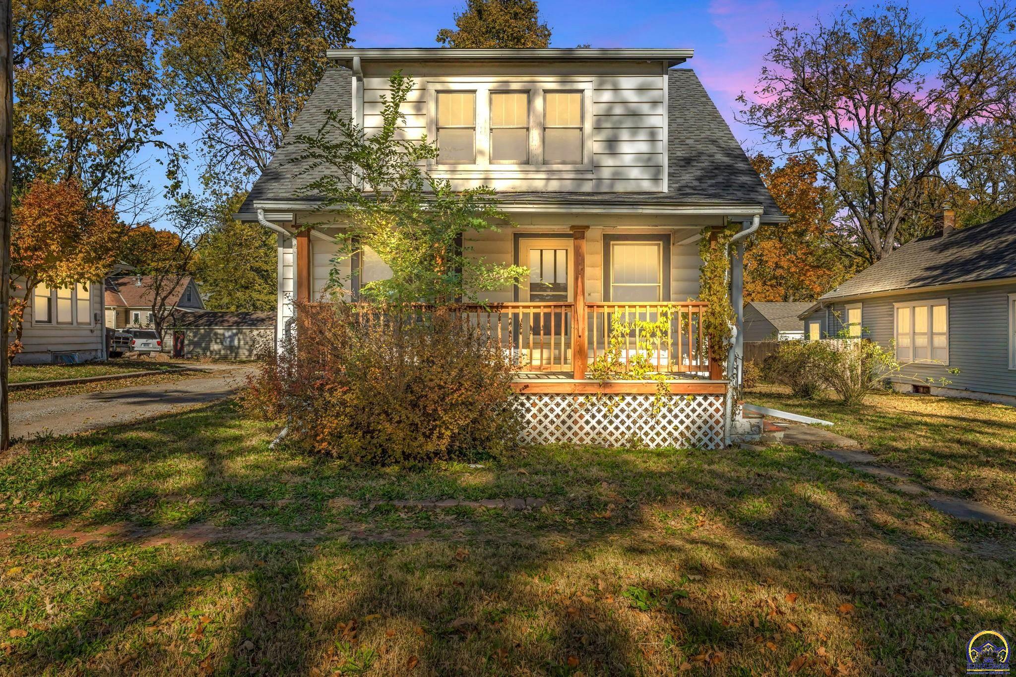 1830 Southwest Willow Avenue Topeka, KS 66606 - Photo 2 of 34