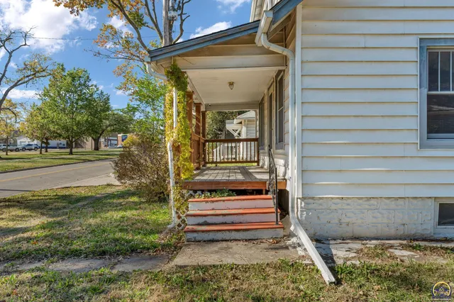 $139,900 | 1830 Southwest Willow Avenue, Topeka, KS 66606