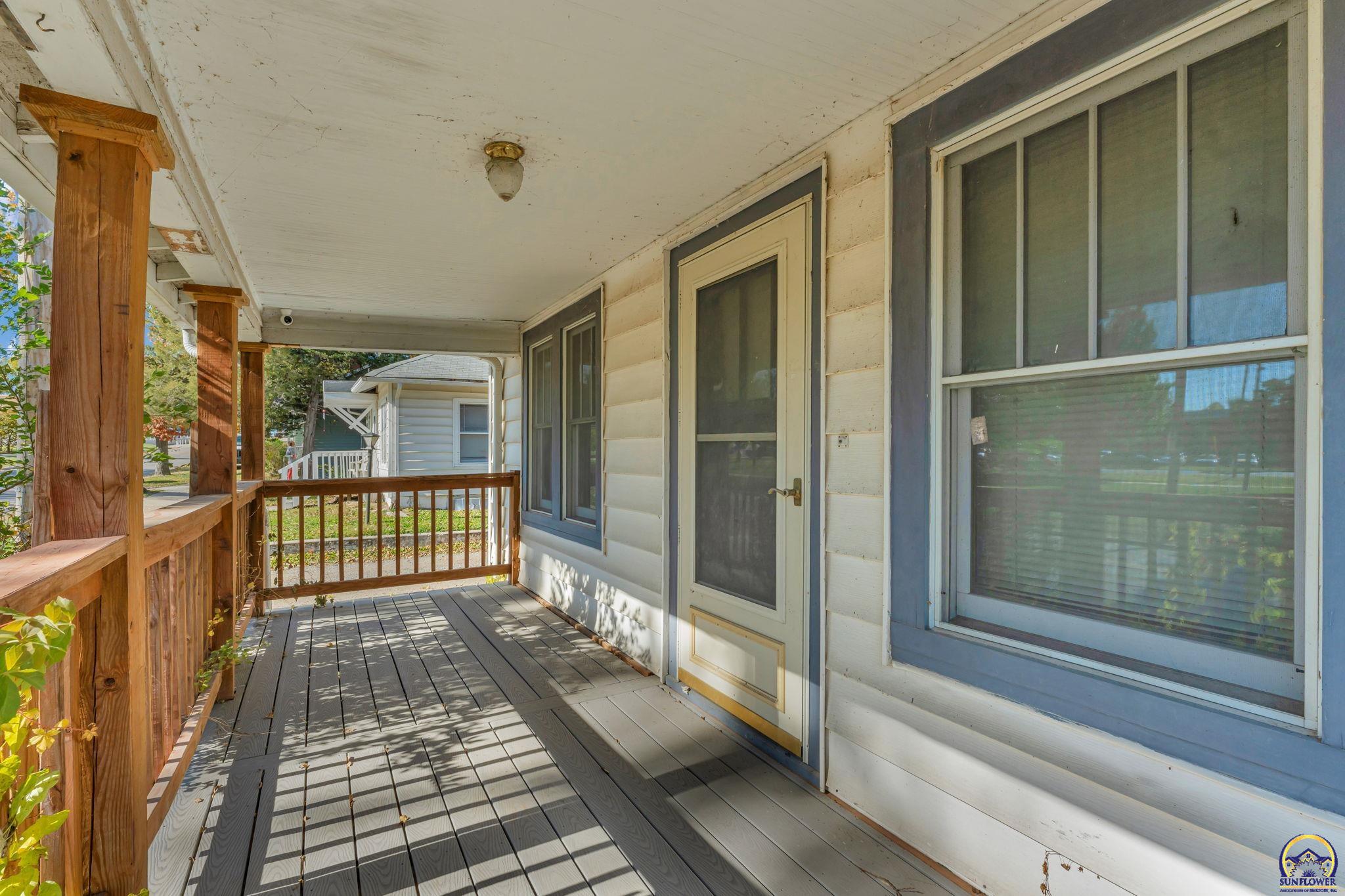 1830 Southwest Willow Avenue Topeka, KS 66606 - Photo 5 of 34