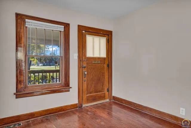 $139,900 | 1830 Southwest Willow Avenue, Topeka, KS 66606