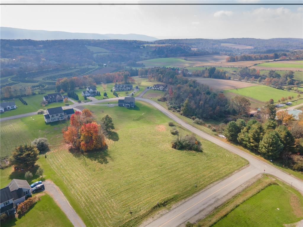 26 Diana Lane, New Ringgold, PA 17960 Compass