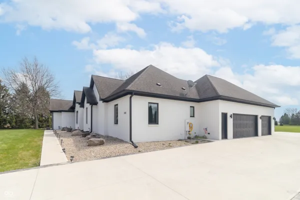 $819,000 | 1715 East Twin Oak Boulevard, Greenfield, IN 46140