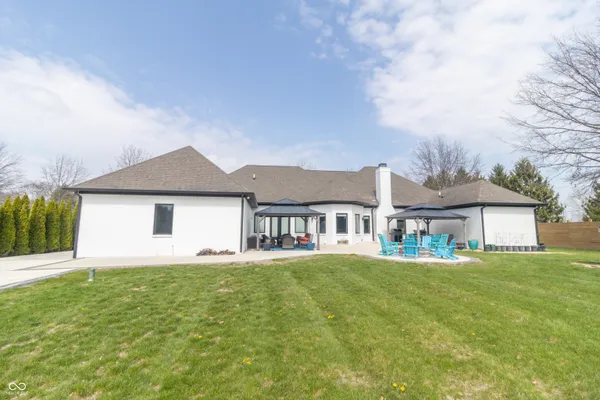 $819,000 | 1715 East Twin Oak Boulevard, Greenfield, IN 46140