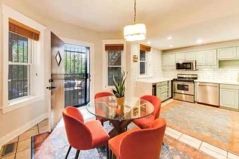 $639,000 | 843 West Grace Street, Unit 1E, Chicago, IL 60613