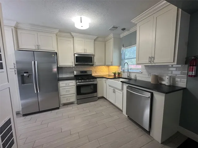 $1,995 | 4924 Polk Street, Houston, TX 77023