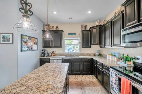$379,900 | 12316 Streambed Drive, Riverview, FL 33579
