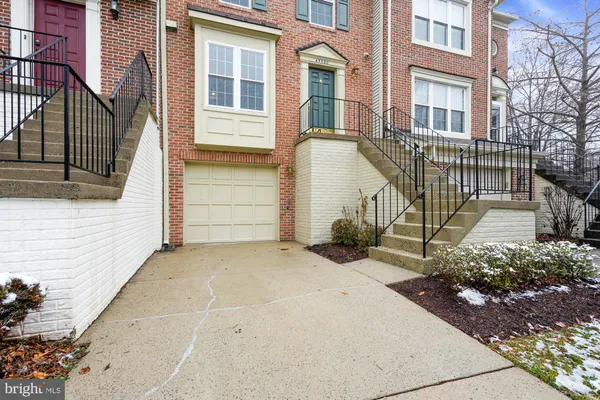 $2,900 | 45590 Whitcomb Square, Sterling, VA 20166