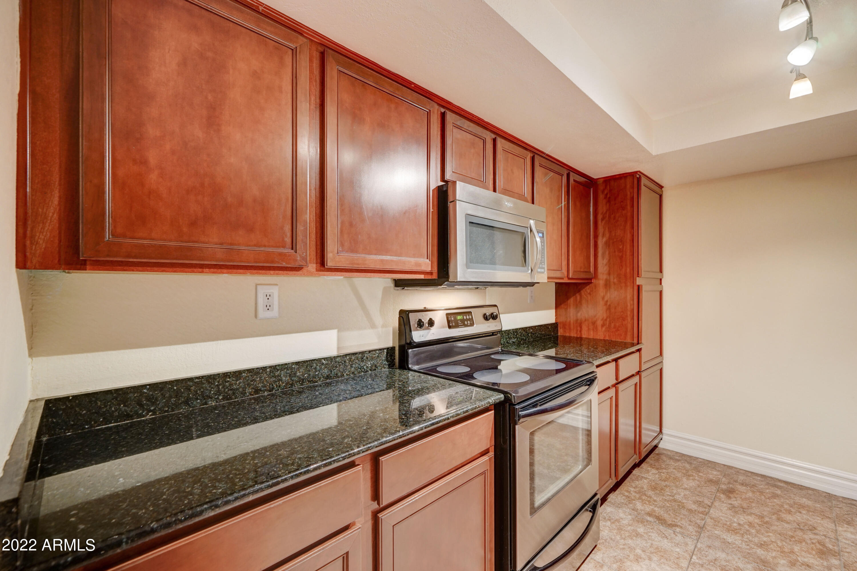 3825 E Camelback Rd, 231-5