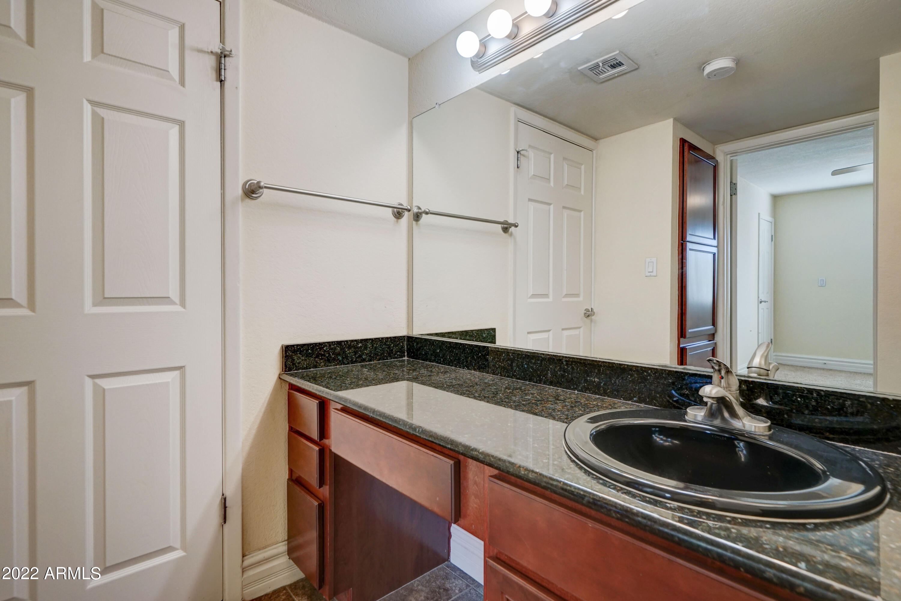 3825 East Camelback Road, Unit 231 Phoenix, AZ 85018 - Photo 15 of 23 3825 E Camelback Rd, 231-15