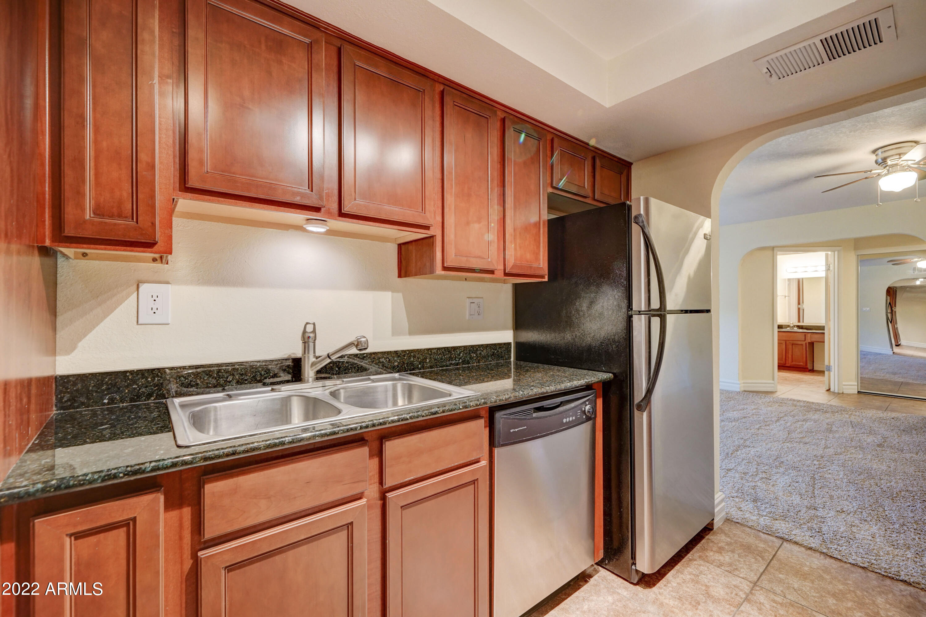 3825 East Camelback Road, Unit 231 Phoenix, AZ 85018 - Photo 6 of 23 3825 E Camelback Rd, 231-6