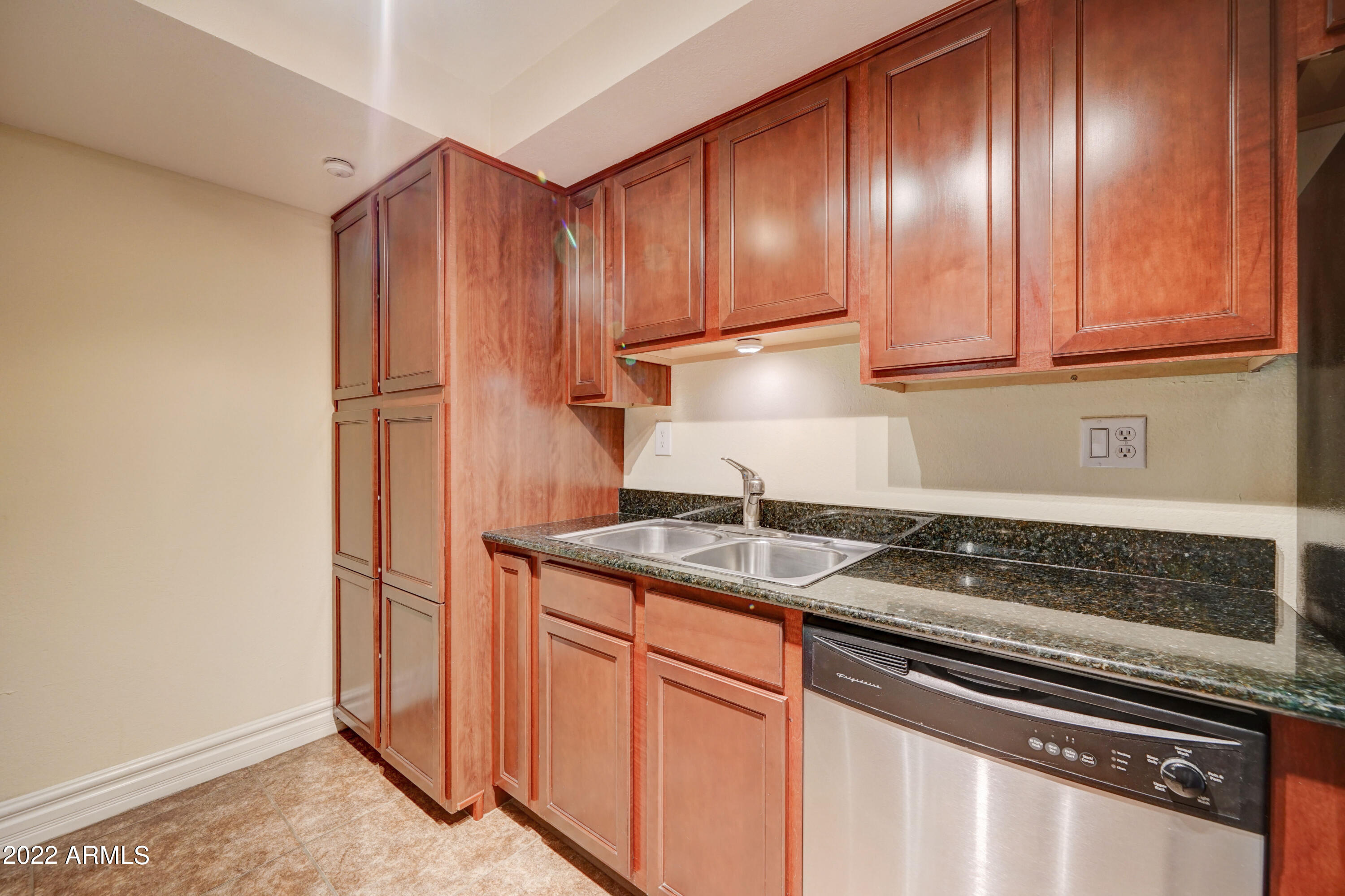 3825 East Camelback Road, Unit 231 Phoenix, AZ 85018 - Photo 7 of 23 3825 E Camelback Rd, 231-7