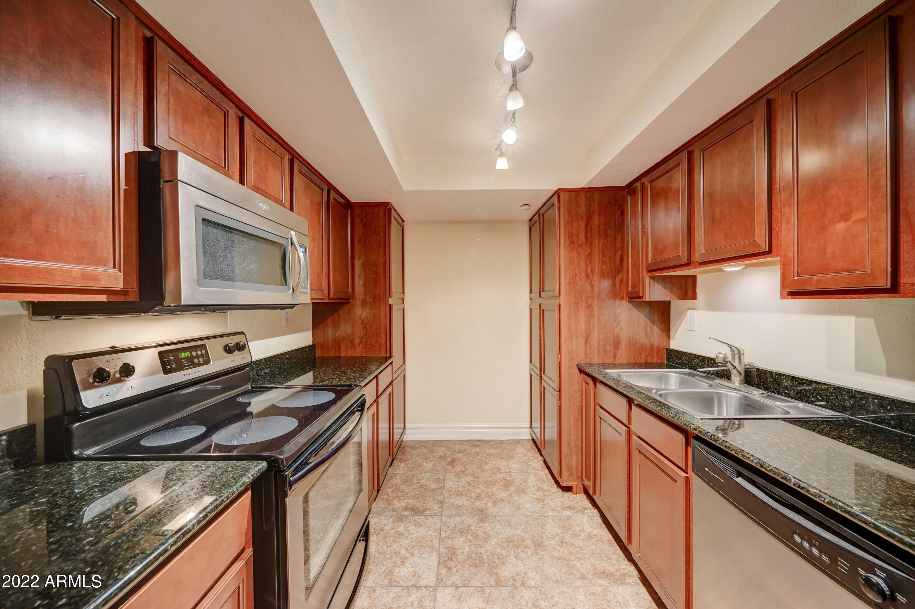 3825 East Camelback Road, Unit 231 Phoenix, AZ 85018 - Photo 8 of 23 3825 E Camelback Rd, 231-8