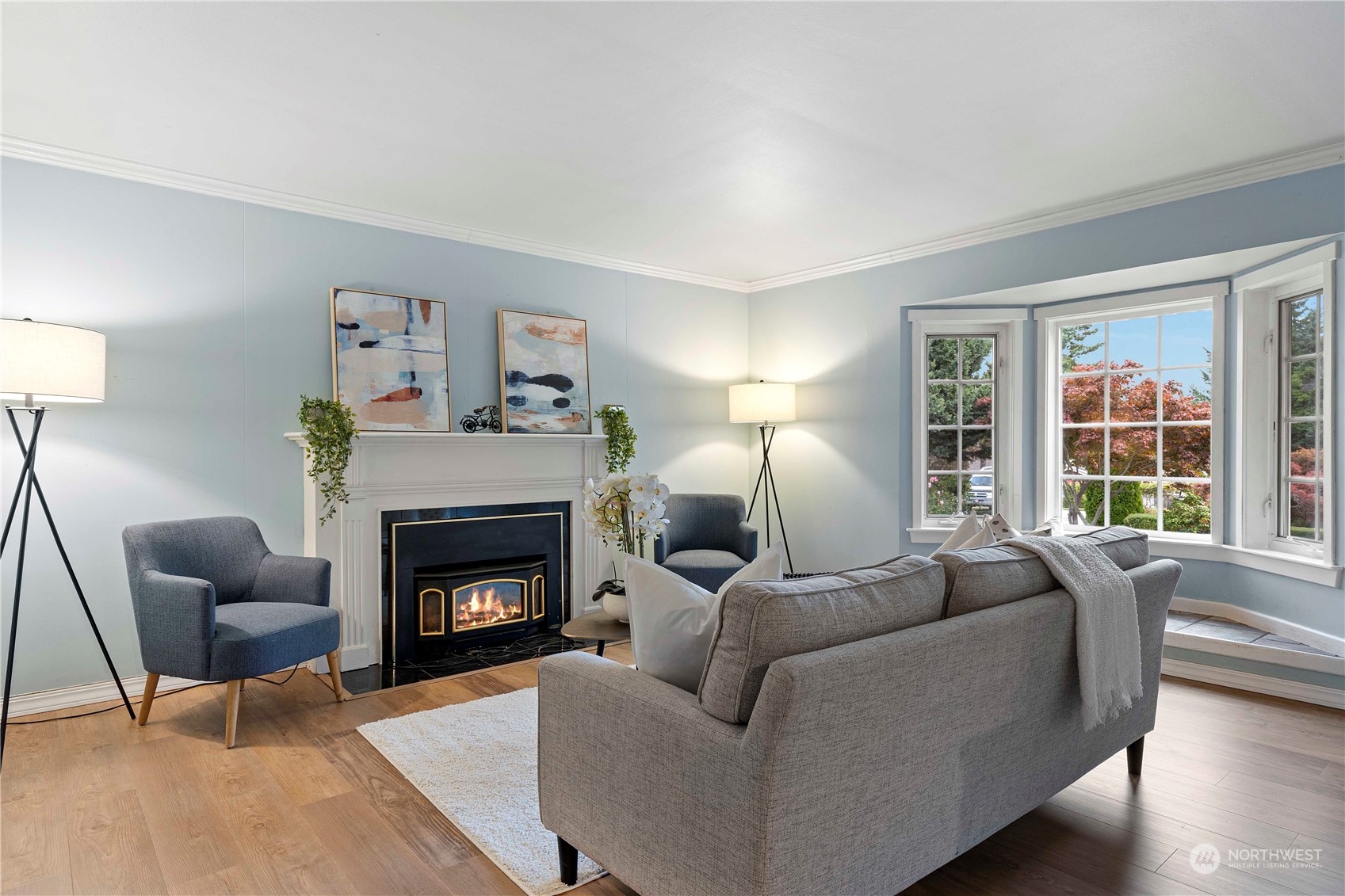 400 Park Place Everett, WA 98203 - Photo 14 of 40 a living room with furniture and a fireplace