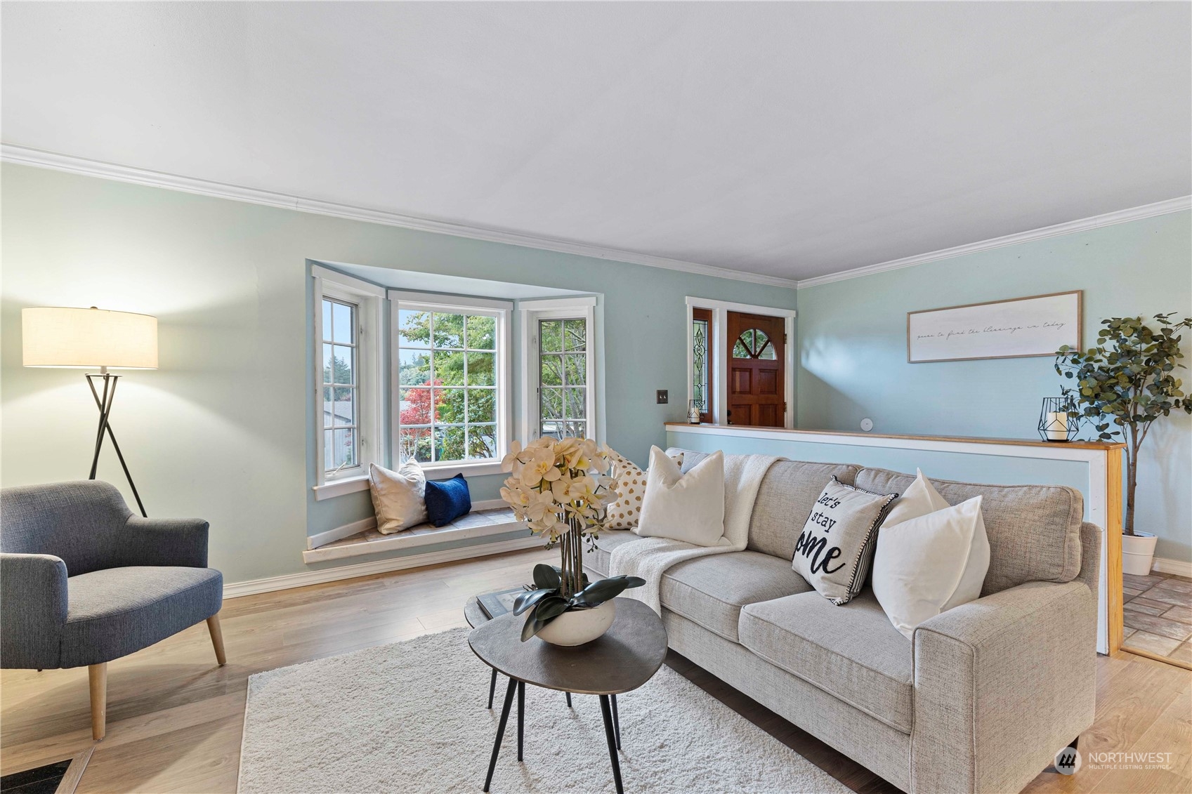 400 Park Place Everett, WA 98203 - Photo 15 of 40 a living room with furniture and a large window