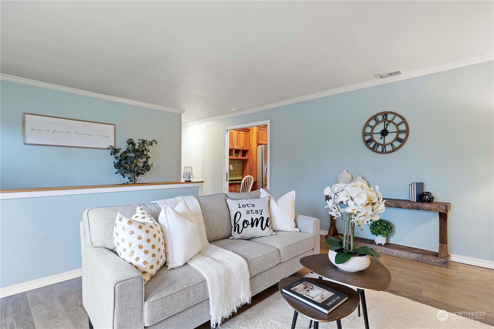 400 Park Place Everett, WA 98203 - Photo 16 of 40 a living room with furniture
