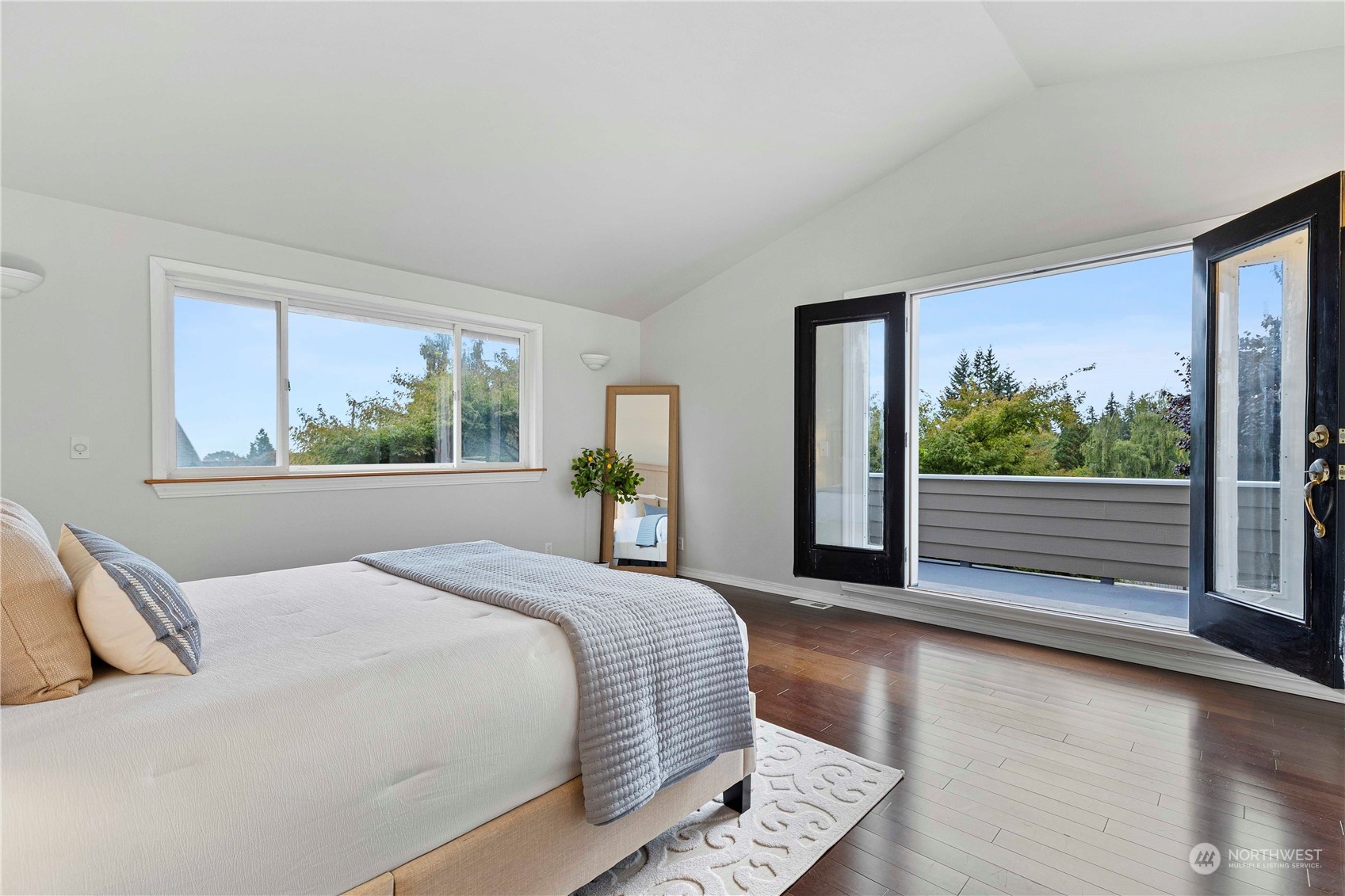 400 Park Place Everett, WA 98203 - Photo 25 of 40 a bedroom with a large bed and a window