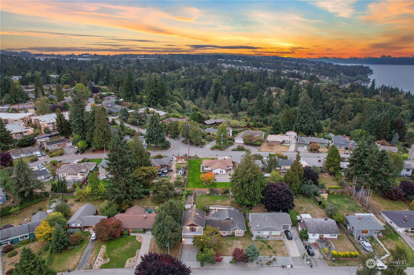 400 Park Place Everett, WA 98203 - Photo 3 of 40 a view of a city with mountains in the background