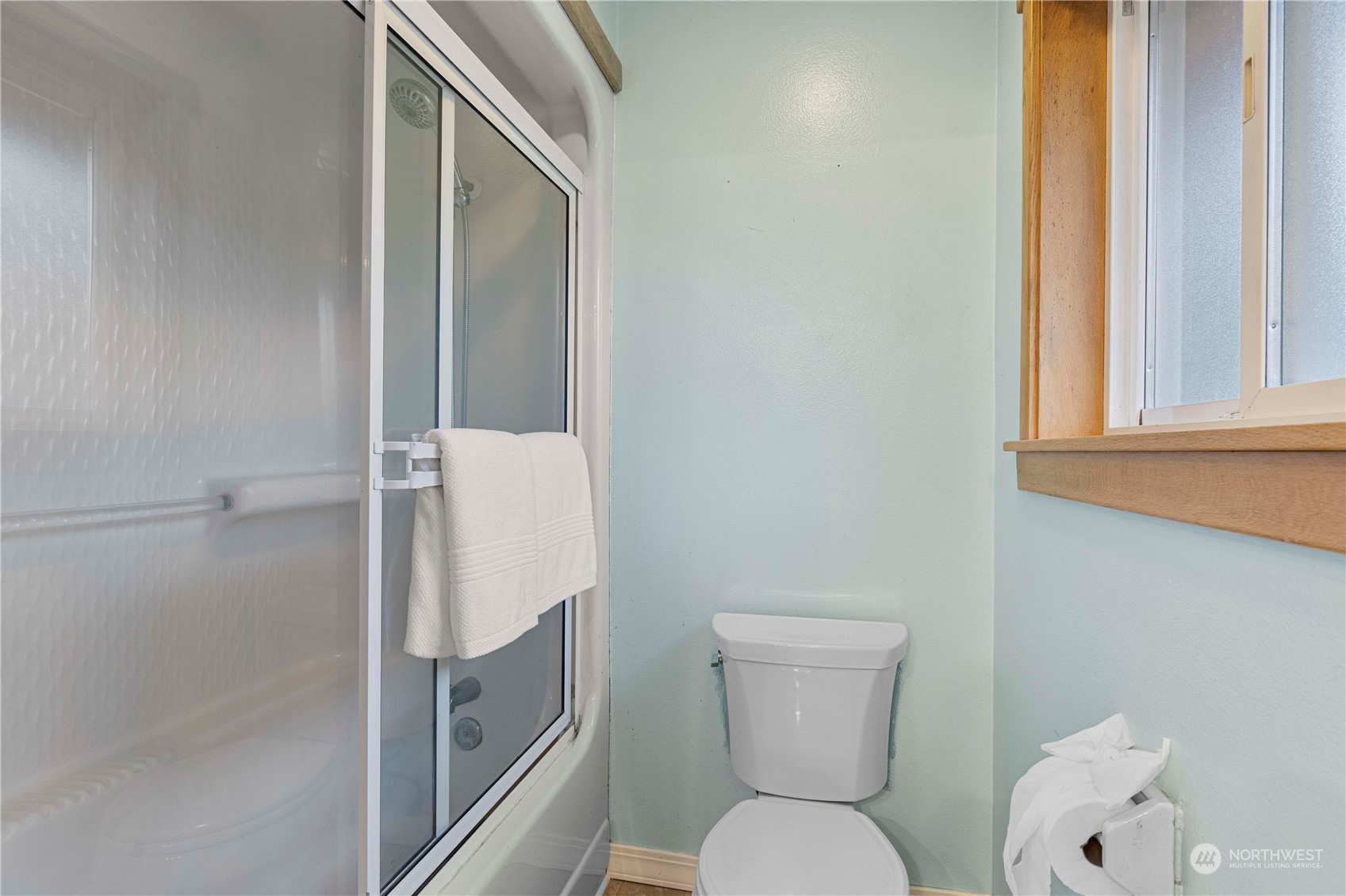 400 Park Place Everett, WA 98203 - Photo 38 of 40 a bathroom with a toilet and a shower