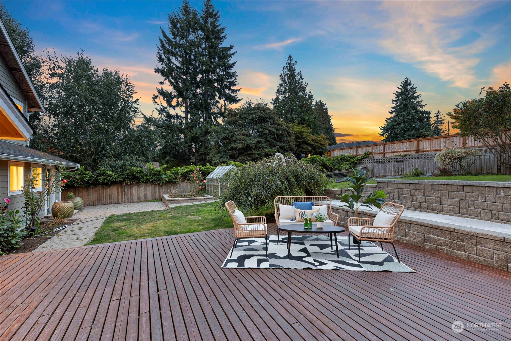 400 Park Place Everett, WA 98203 - Photo 7 of 40 a view of backyard with sitting area