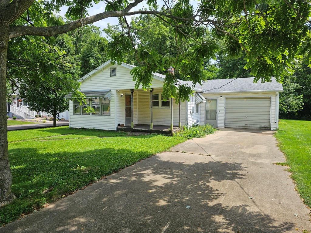 406 North Delaware Street Greenup, IL 62428 - Photo 1 of 34