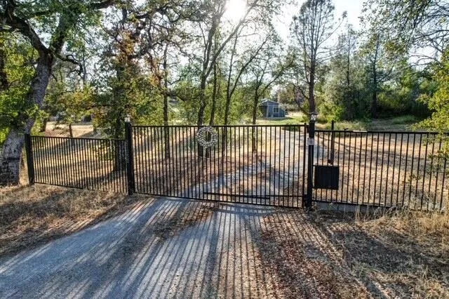 $369,000 | 21533 Anron Lane, Redding, CA 96003