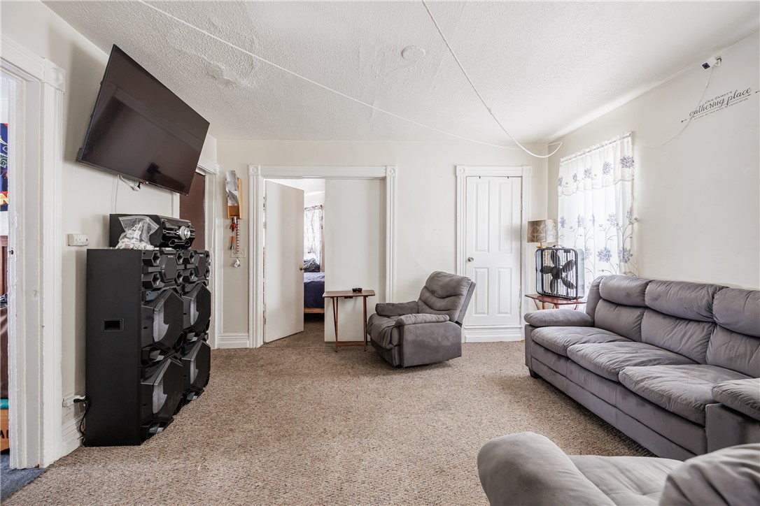 39 Austin Street, Unit 39 Rochester, NY 14606 - Photo 6 of 29 39 up- living room