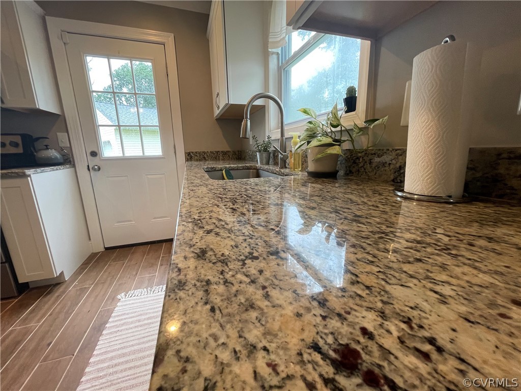 10002 Timber Road Henrico, VA 23228 - Photo 10 of 40 Pretty selection of granite