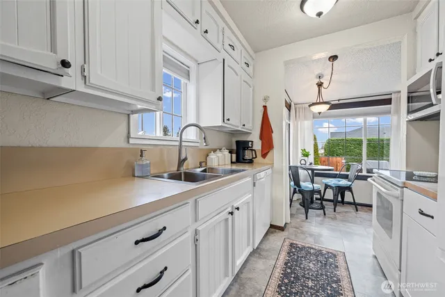 $650,000 | 43128 260th Avenue Southeast, Enumclaw, WA 98022