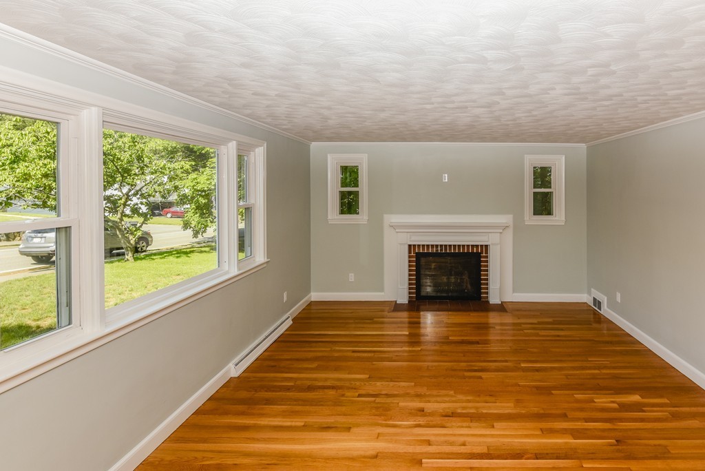184 Vincent Road Dedham, MA 02026 - Photo 3 of 29 Gallery Image 3