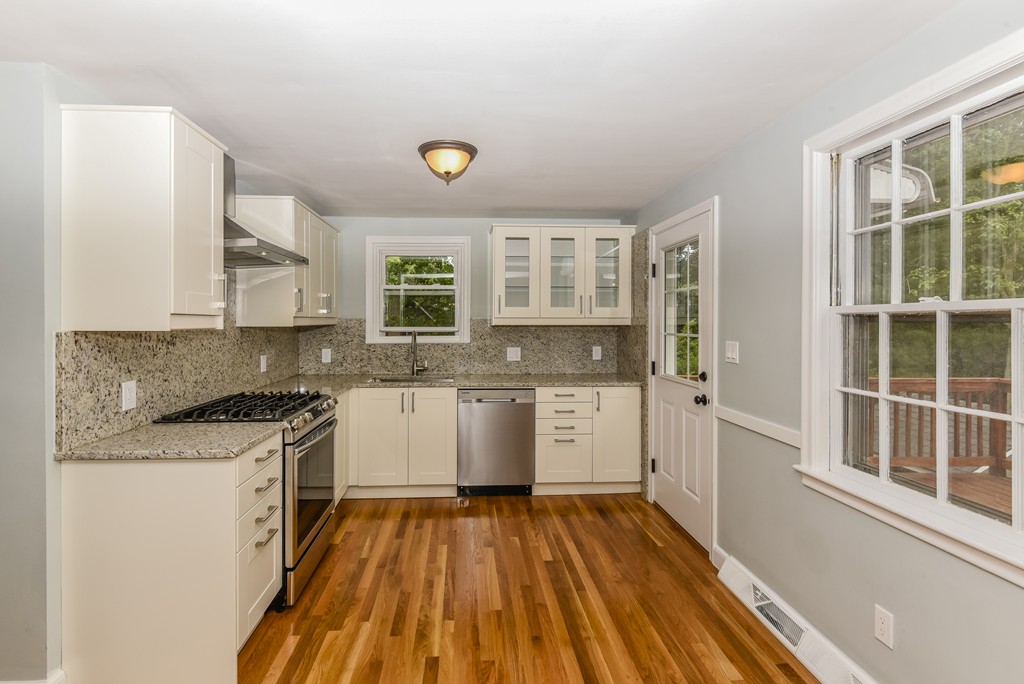 184 Vincent Road Dedham, MA 02026 - Photo 9 of 29 Gallery Image 9