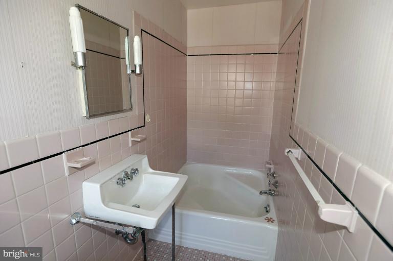 5039 Overlook Road Northwest Washington, DC 20016 - Photo 10 of 27 a bathroom with a bathtub and a shower