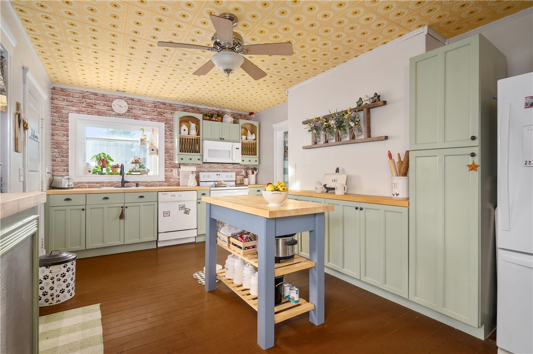 36 England Street Cumberland, RI 02864 - Photo 3 of 39