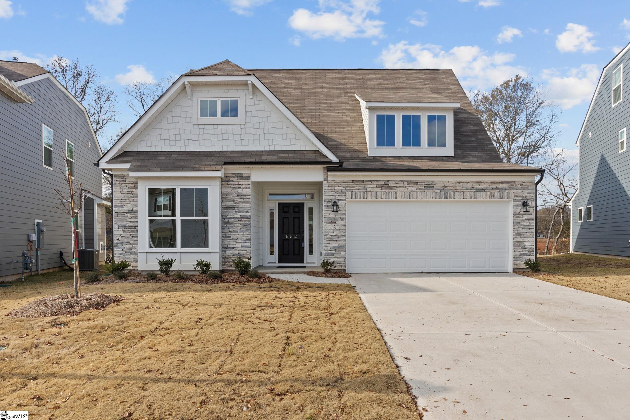 652 Columbus Circle Simpsonville, SC 29680 - Photo 1 of 27