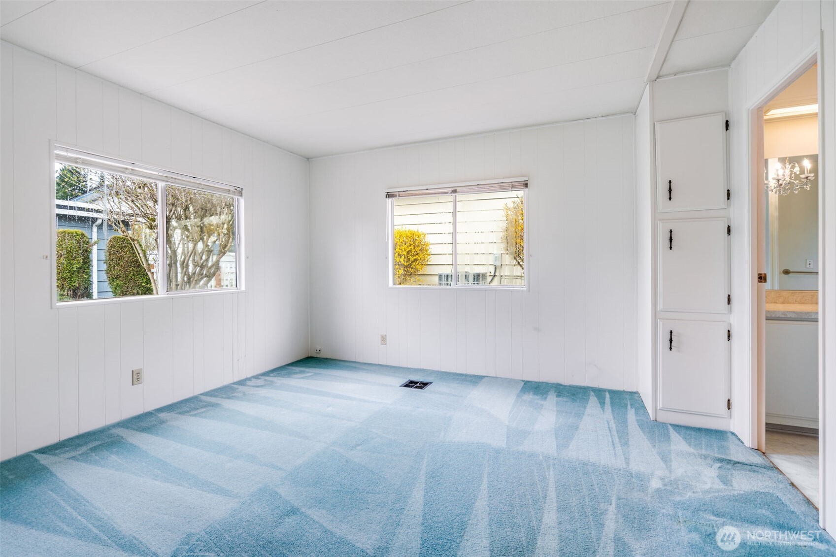 201 Union Avenue Southeast, Unit 111 Renton, WA 98059 - Photo 16 of 40 an empty room with windows