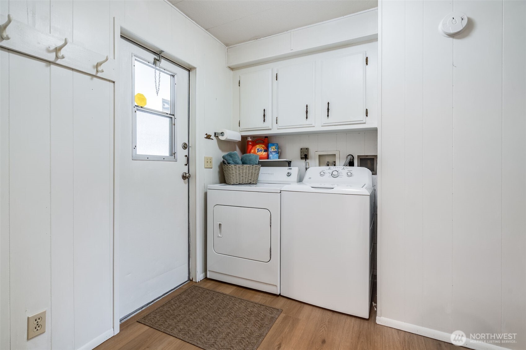 201 Union Avenue Southeast, Unit 111 Renton, WA 98059 - Photo 25 of 40 a utility room with cabinets washer and dryer