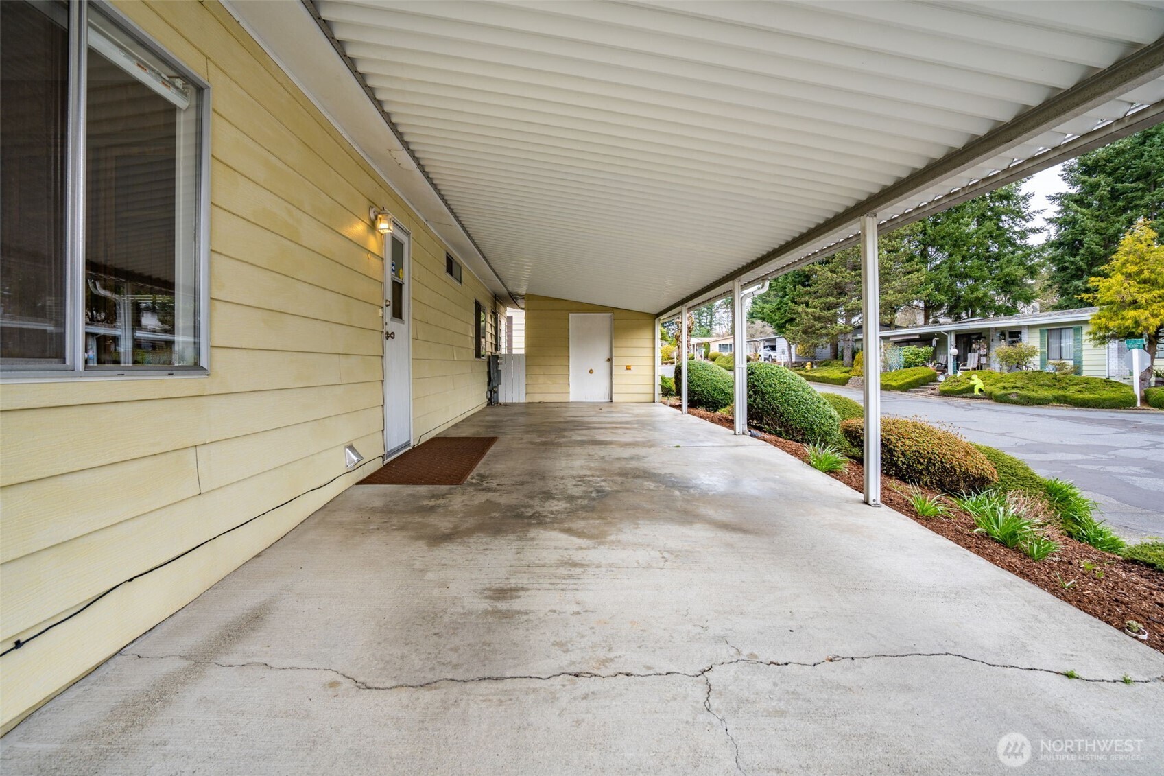 201 Union Avenue Southeast, Unit 111 Renton, WA 98059 - Photo 26 of 40 a view of a porch of the house