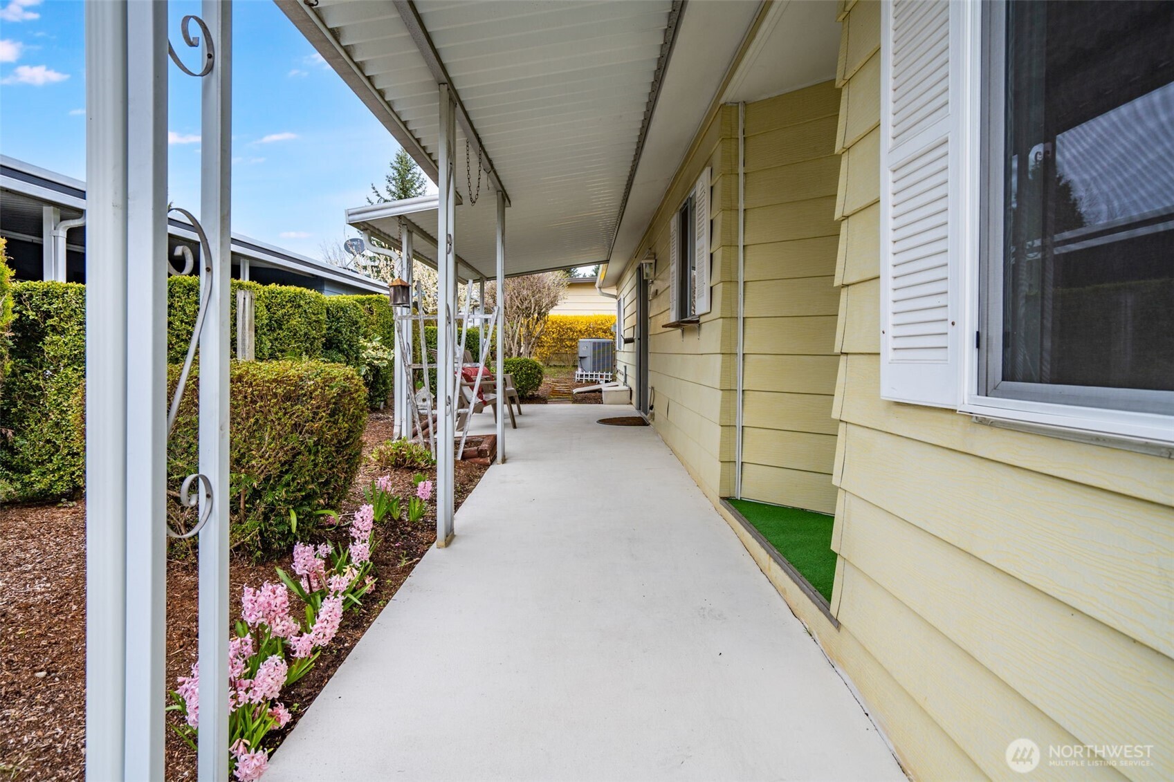 201 Union Avenue Southeast, Unit 111 Renton, WA 98059 - Photo 3 of 40 a view of a pathway along a building
