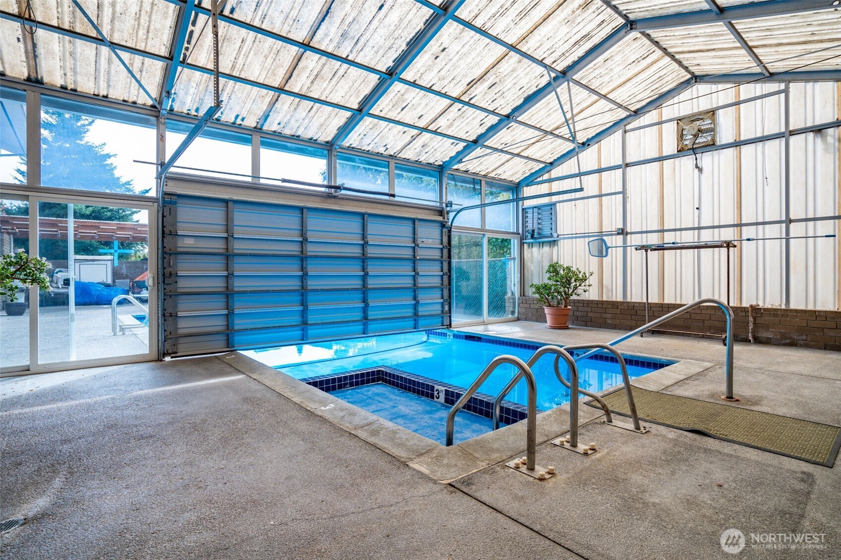 201 Union Avenue Southeast, Unit 111 Renton, WA 98059 - Photo 34 of 40 a view of a patio with a table and chairs