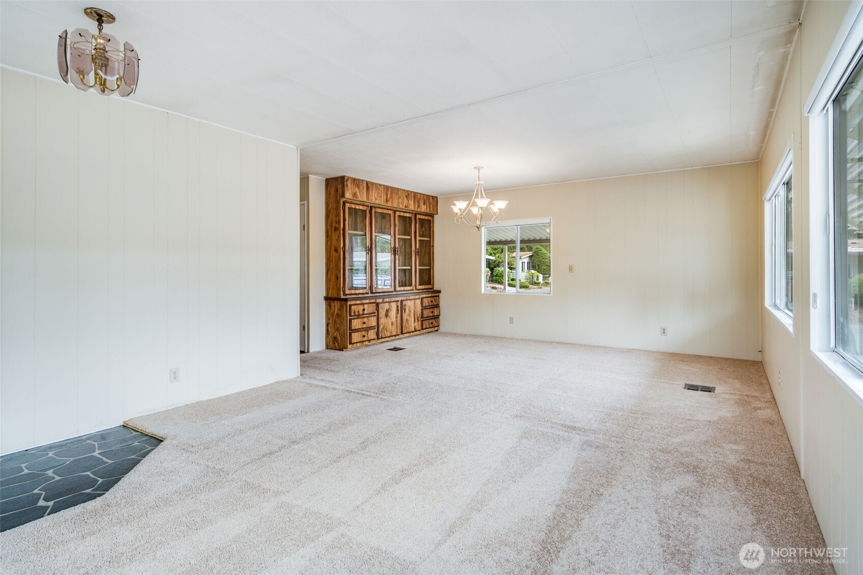 201 Union Avenue Southeast, Unit 111 Renton, WA 98059 - Photo 7 of 40 an empty room with windows
