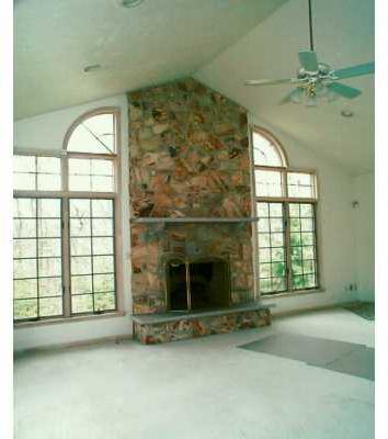 3185 Tuscarawas Road Beaver, PA 15009 - Photo 5 of 8 Living Room.