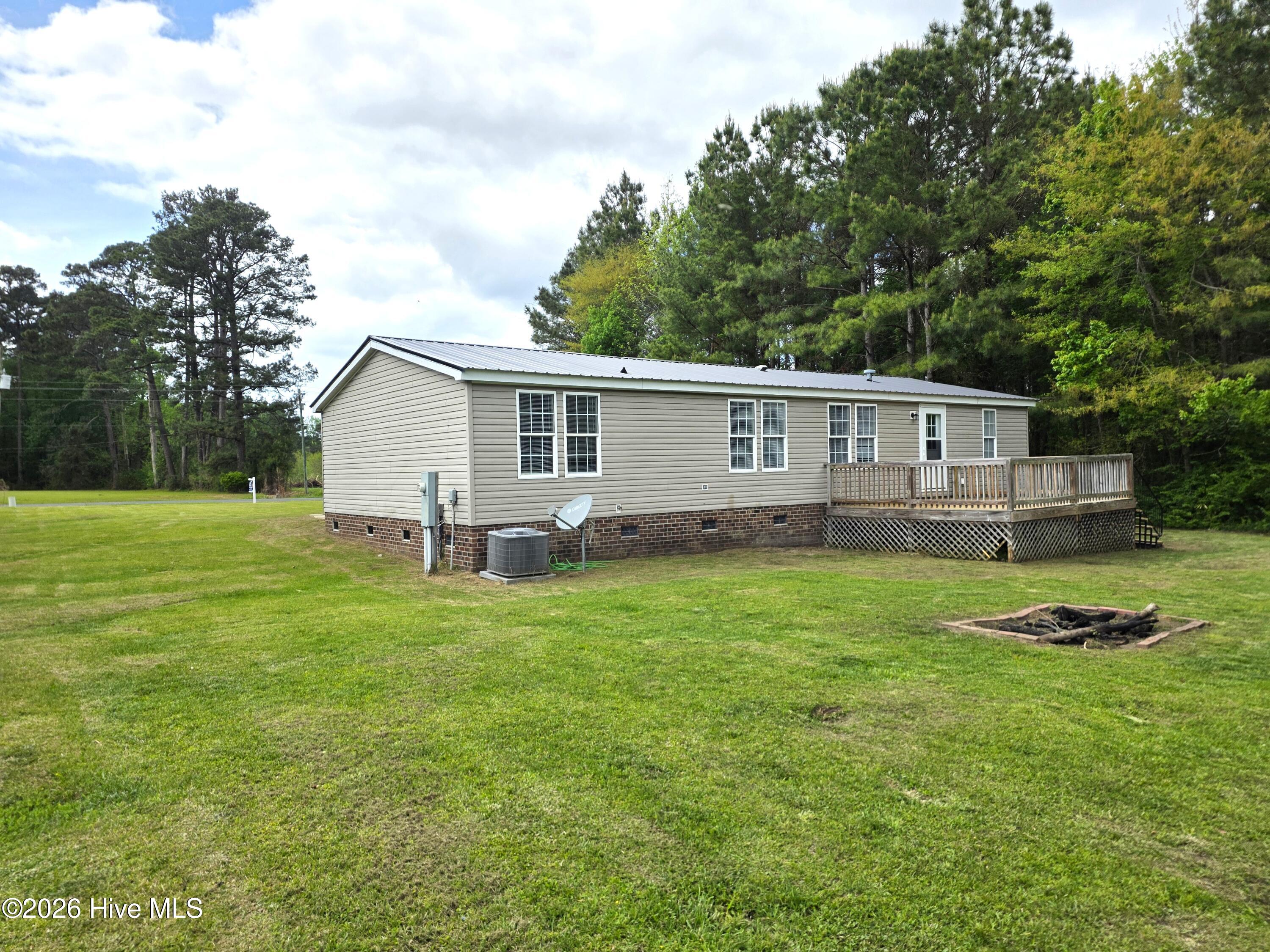 361 Fowler Manning Road Richlands, NC 28574 - Photo 5 of 35 Right Rear