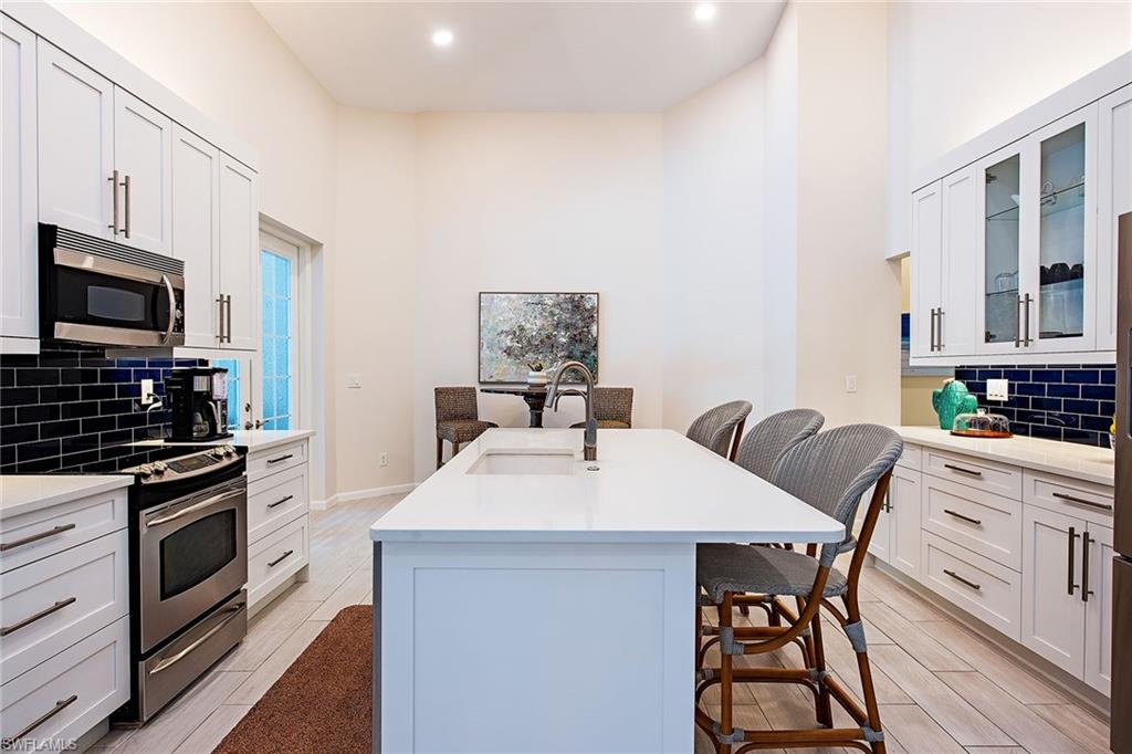 6572 Chestnut Circle Naples, FL 34109 - Photo 5 of 19